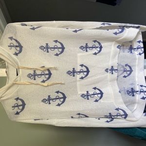 white hooded sweater with blue anchors size m